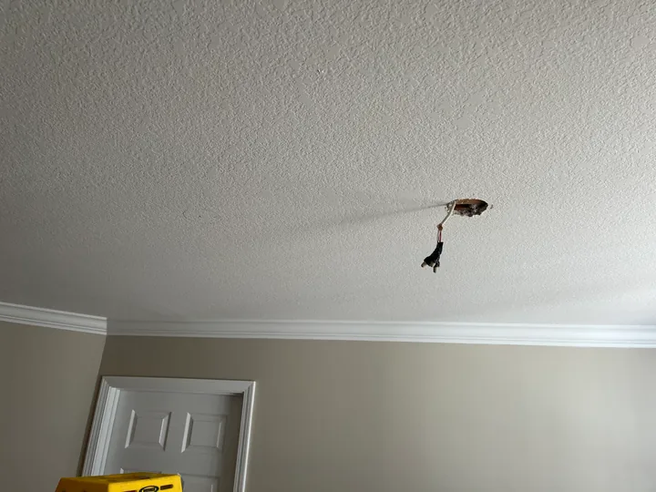Light ceiling surface and an opening for a ceiling fixture