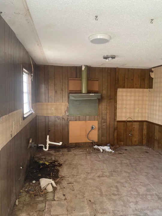 Kitchen cabinets, worktop and wall preparation