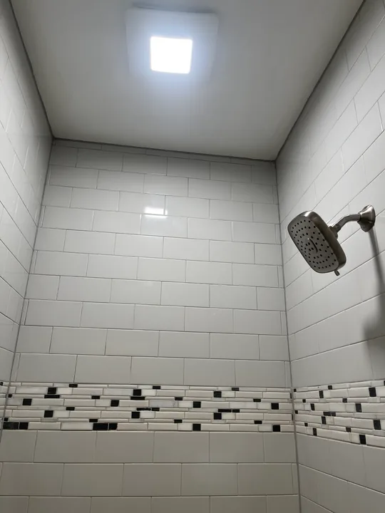 Tiled shower, patterned accent band and recessed shower light
