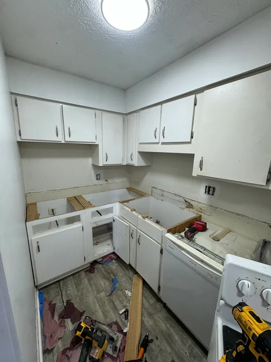 White kitchen cabinets, granite counters and dark drawer pulls
