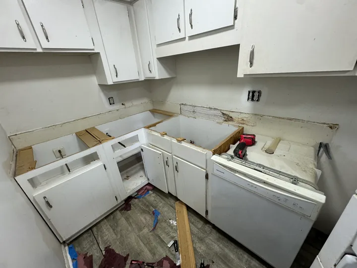 White kitchen cabinets, granite counters and dark drawer pulls